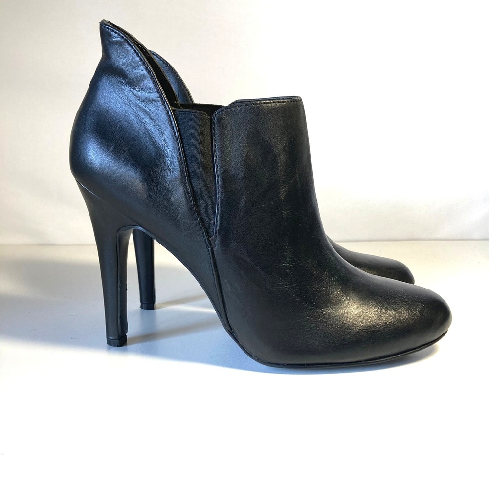 BCBG Vamp‎ Leather Pointy Bootie Going Out Goth Punk Ankle Boot Heel Womens 9.5